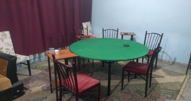 Ankara’da kumar oynatmak için kiralanan evde bulunan 14 kişiye para cezası