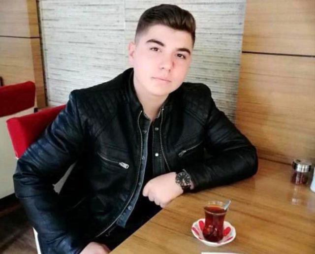 Yabancı uyruklu grup ile çıkan kavgada bıçaklanan 18 yaşındaki Emirhan hayatını kaybetti