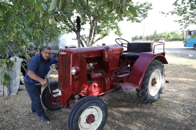 Ankaralı çiftçi baba yadigarı 70 yıllık traktörüne gözü gibi bakıyor