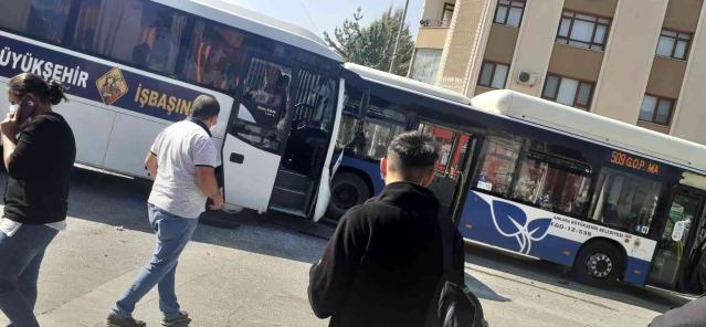 Belediye otobüsü ile servis minibüsünün karıştığı zincirleme kaza: 8 yaralı