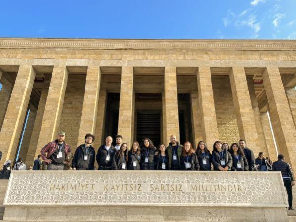 Hayalime Ortak Ol Derneği, öğrencileriyle 10 Kasım’da Anıtkabir’i ziyaret etti