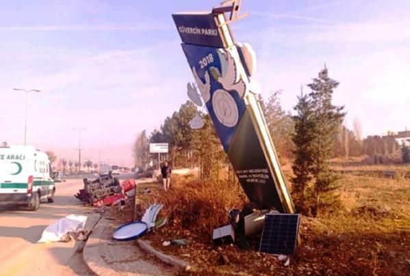 Ankara’da otomobil, direğe çarpıp takla attı: 1 ölü, 4 yaralı